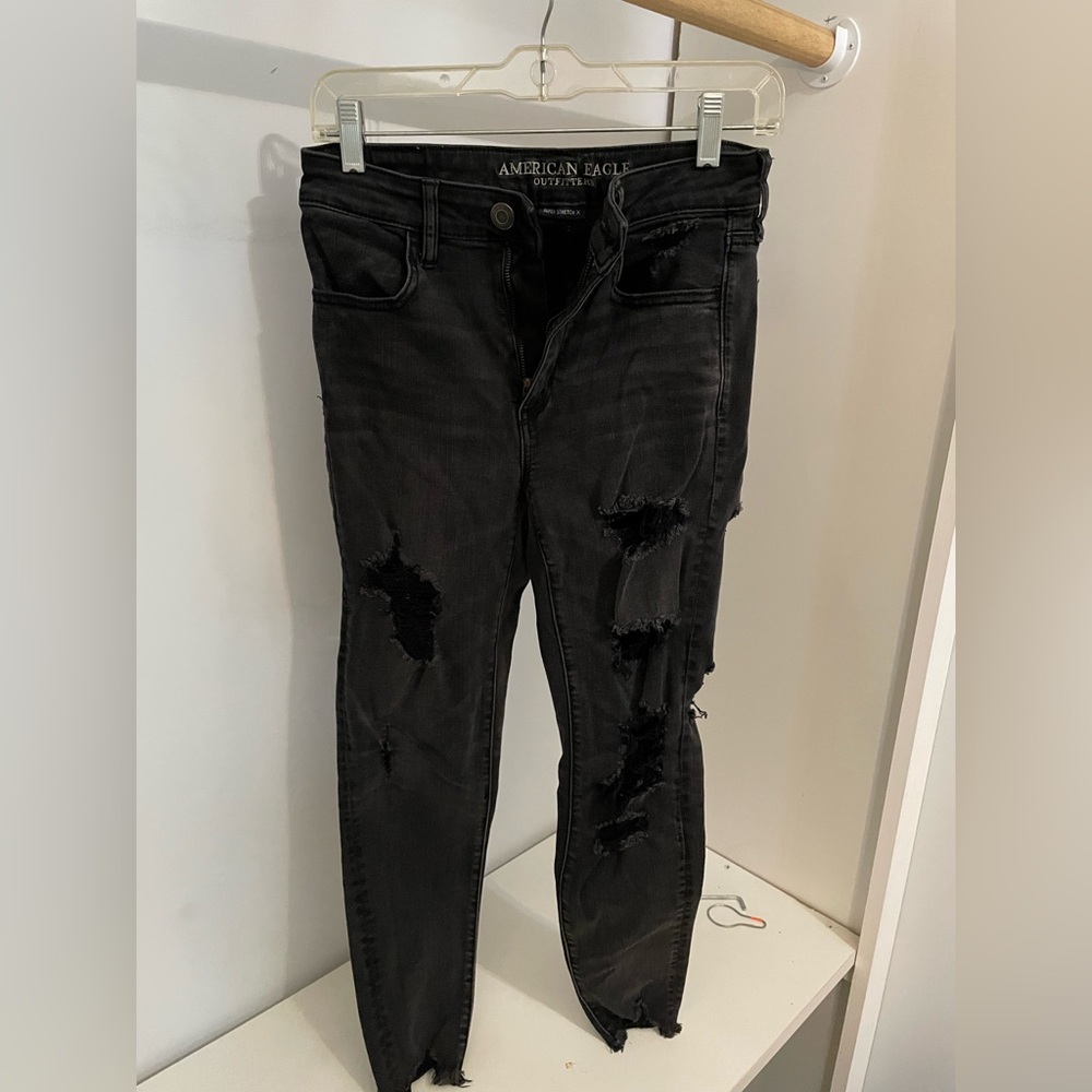 American Eagle Outfitters Black Distressed Women's Jeans size 6 Short